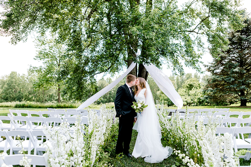 indianapolis wedding photographer jess and dylan mustard seed gardens wedding